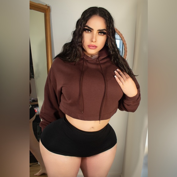 Meet your Posher ❣︎ ˚₊· ͟͟͞͞➳❥ 𝐏𝐨𝐬𝐡 𝐀𝐦𝐛𝐚𝐬𝐬𝐚𝐝𝐨𝐫 𝐈𝐈 - Picture 7 of 17